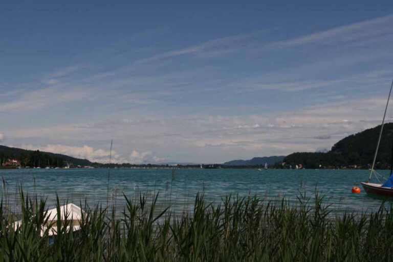 Luxusliegenschaft mit Grundstück am See in Wörthersee