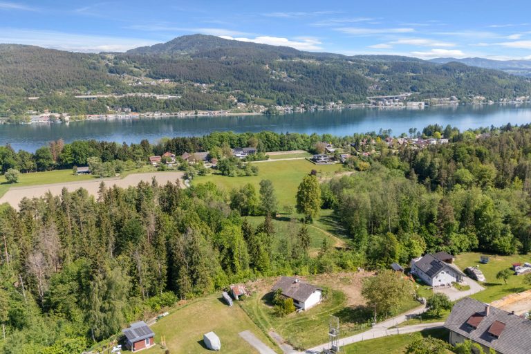 Seeblick-Grundstück kaufen in Velden am Wörthersee